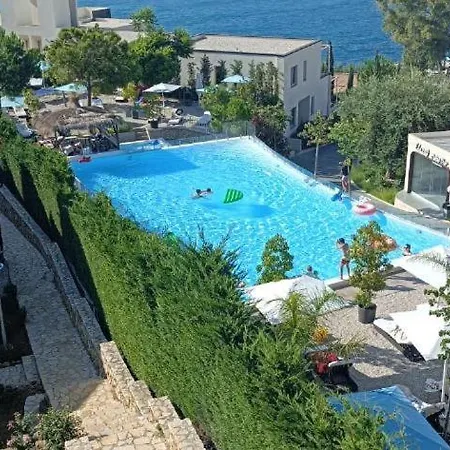 Aquamarine 1, * Vlorë