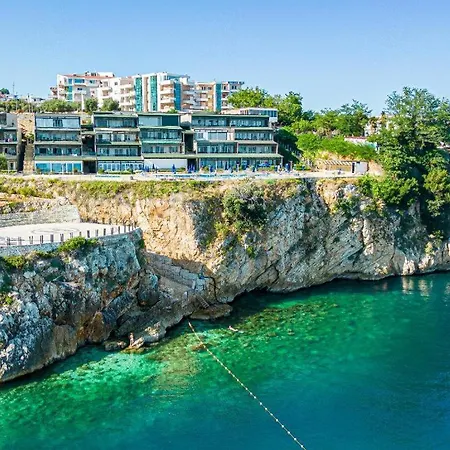 Aquamarine 1, Apartment